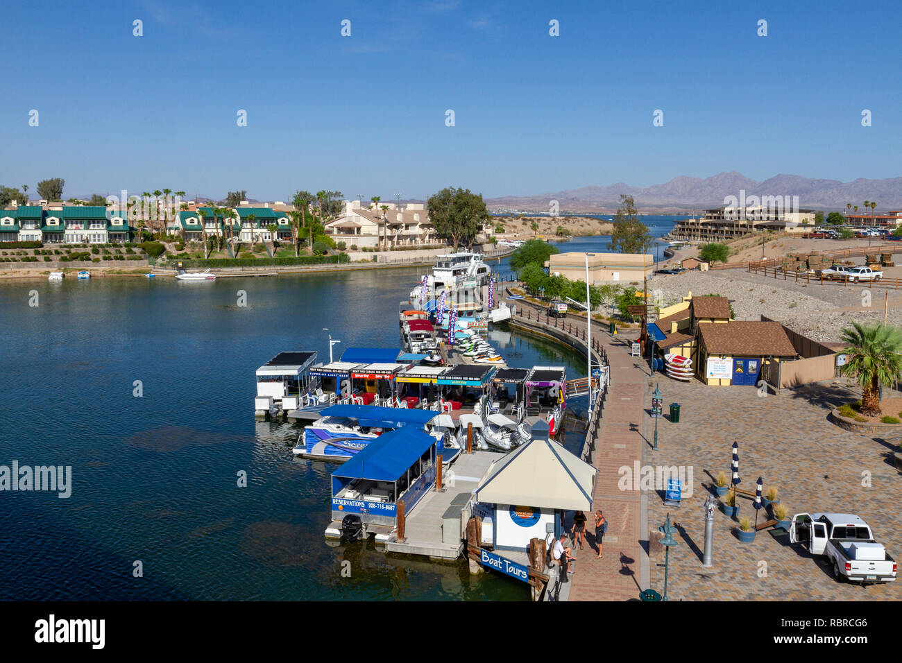 Vista generale si affaccia su barche a noleggio in Lake Havasu City, western Arizona, Stati Uniti. Foto Stock