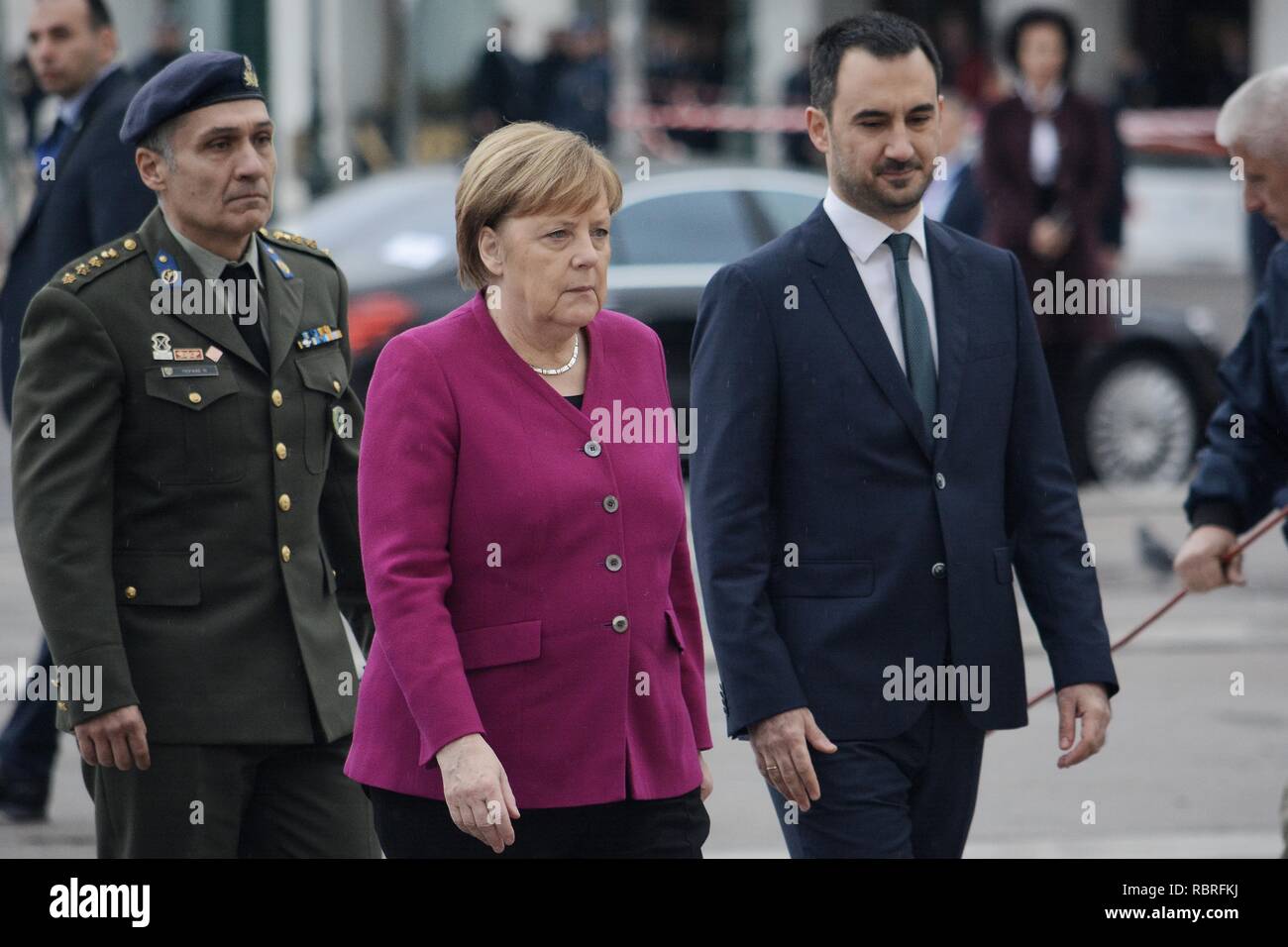 Il cancelliere della Repubblica federale di Germania, Angela Merkel visto arrivare per la ghirlanda di deposito cerimonia presso il monumento del Soldato Ignoto. Foto Stock