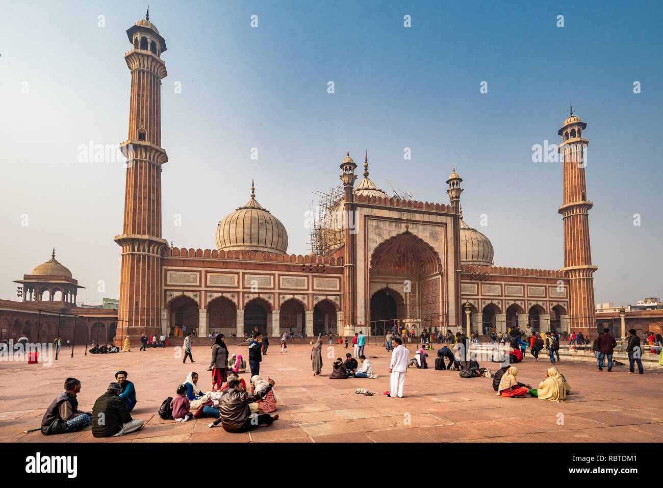 Il cortile principale in Jama Masjid - molto famosa moschea di Delhi, India Foto Stock