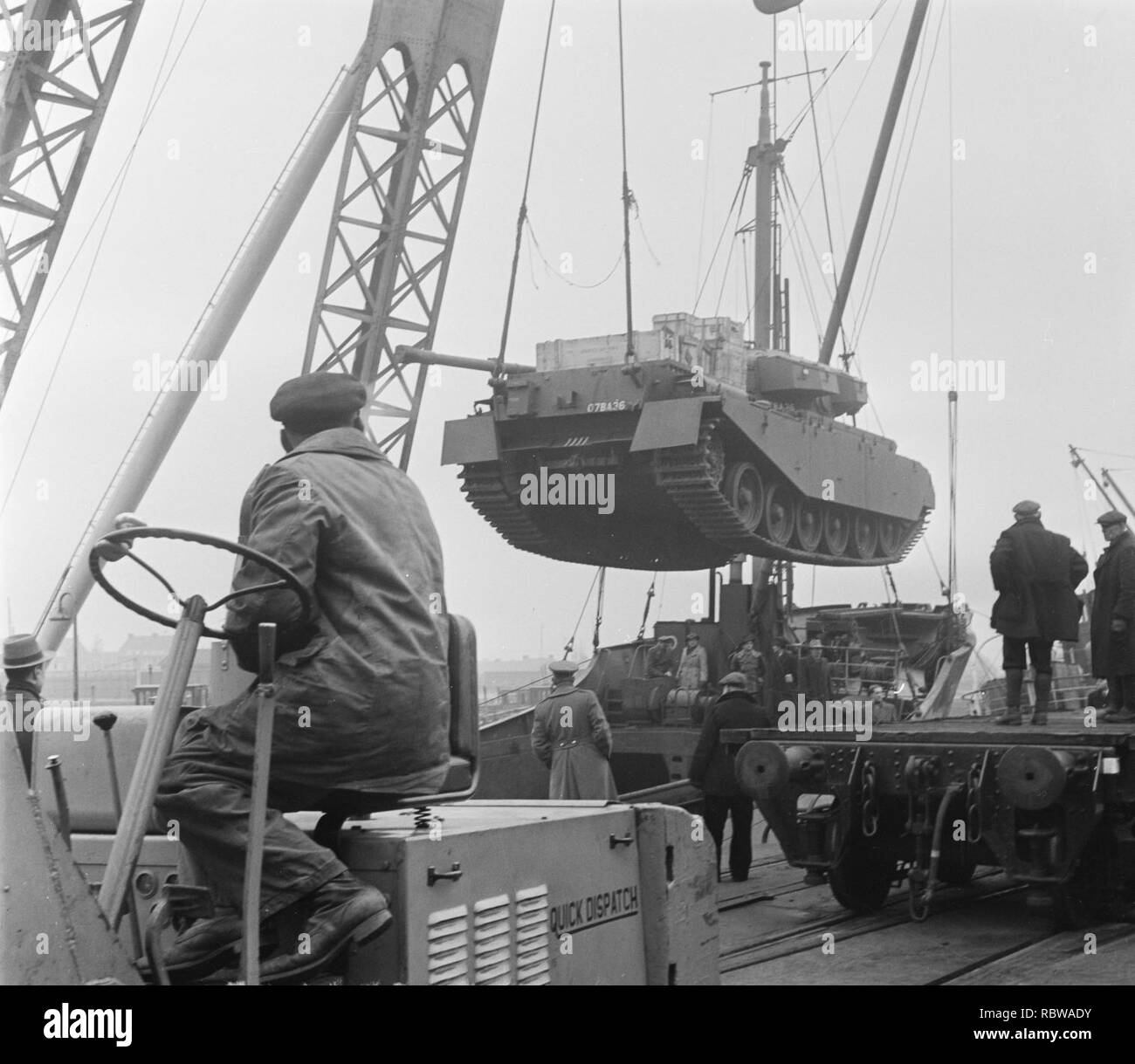 Aankomst 3 Engelse Centurion-serbatoi Rotterdam, Bestanddeelnr 905-4839. Foto Stock