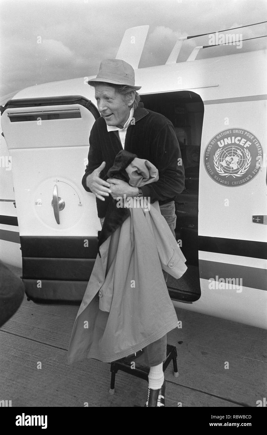 Aankomst Danny Kaye op Schiphol hier stapt Kaye uit vliegtuig, Bestanddeelnr 921-8291. Foto Stock