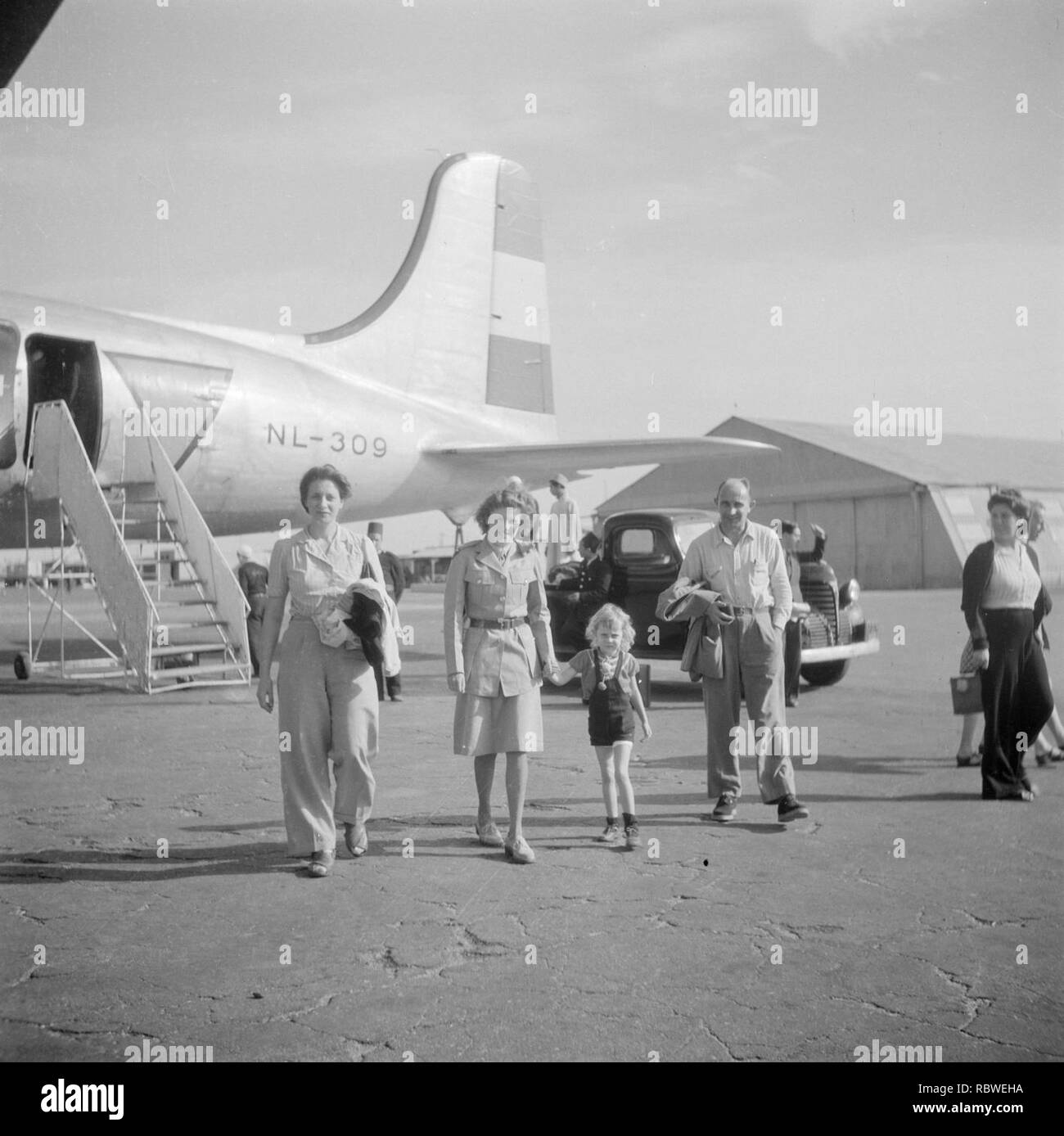 Aankomst met het vliegtuig op Ataka (Egypte), Bestanddeelnr 255-6948. Foto Stock
