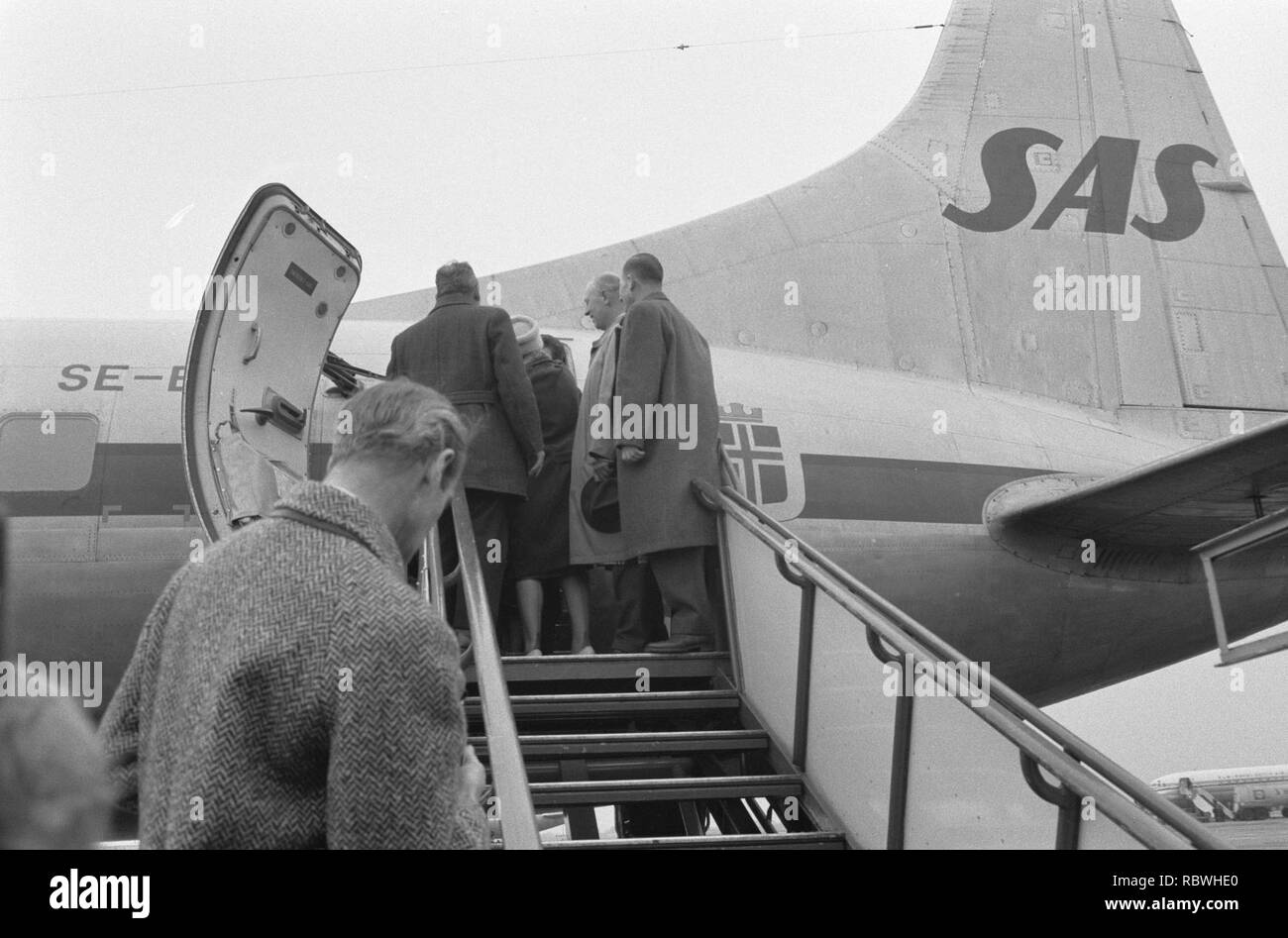 Aankomst Rudi Liebrechts op Schiphol, Rudi verlaat het vliegtuig, Bestanddeelnr 912-1357. Foto Stock
