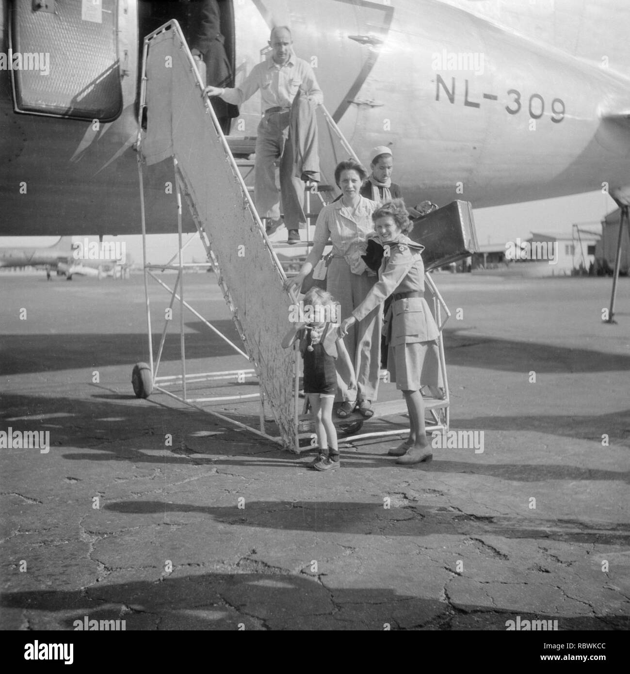 Aankomst van een vliegtuig in Ataka (Egypte), Bestanddeelnr 255-6955. Foto Stock