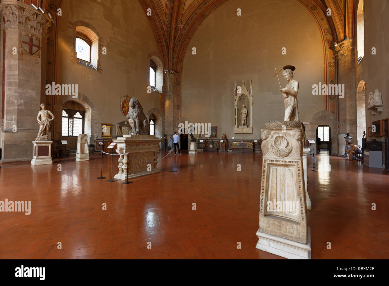 Firenze, Italia - 8 Agosto 2018: interno del Palazzo del Bargello. Costruito nel XIII secolo, il più antico edificio pubblico a Firenze fu aperto come un nat Foto Stock