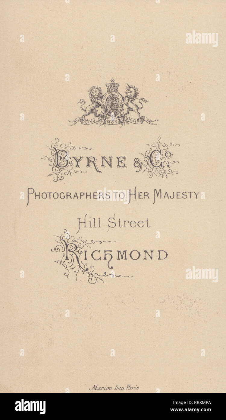 Pubblicità vittoriano CDV (Carte De visite) che mostra l'illustrazione e la calligrafia da Byrne & Co ai fotografi di Sua Maestà, Hill Street, Richmond. Foto Stock