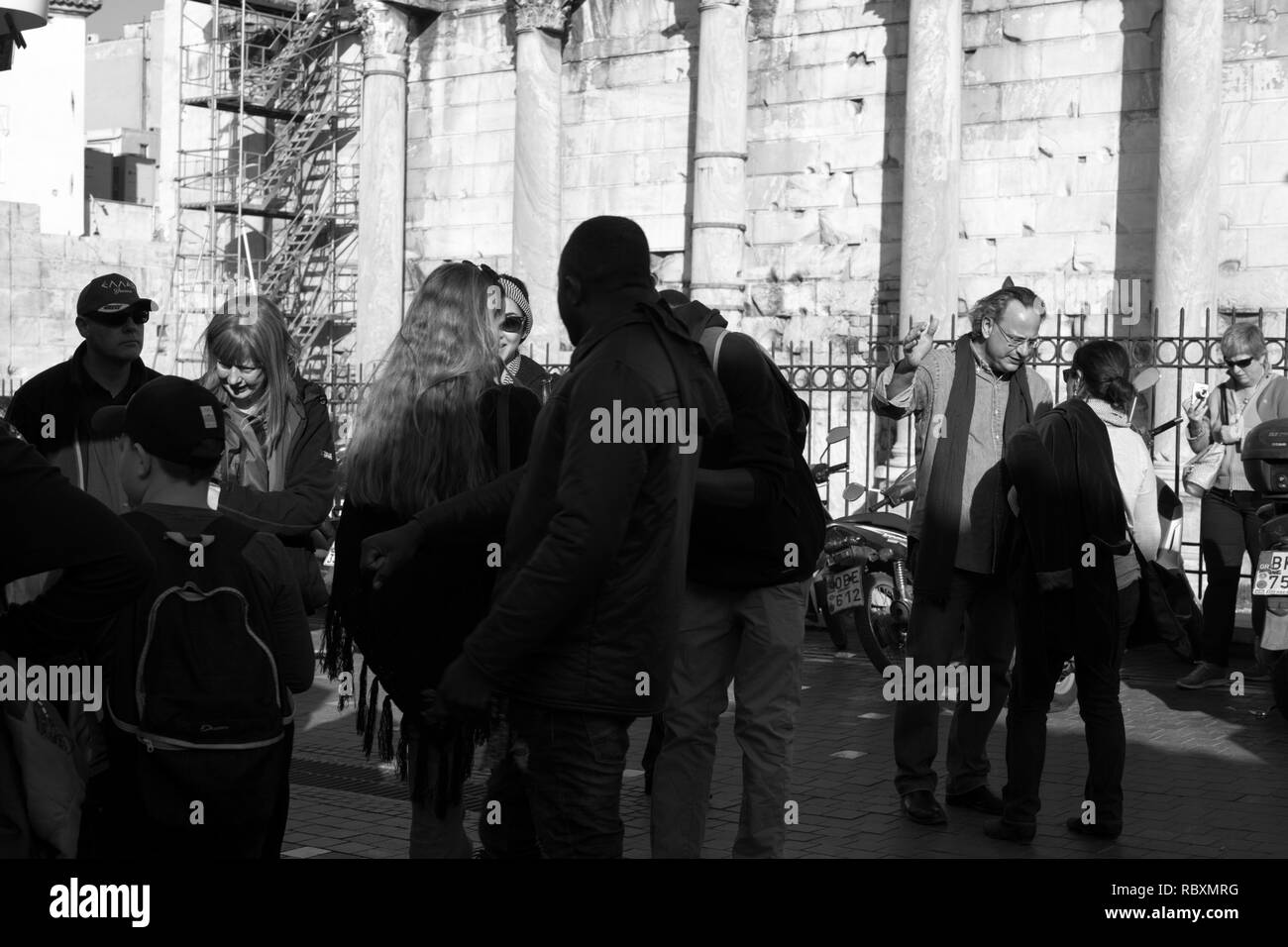 La gente a Monastiraki, Atene Grecia Foto Stock