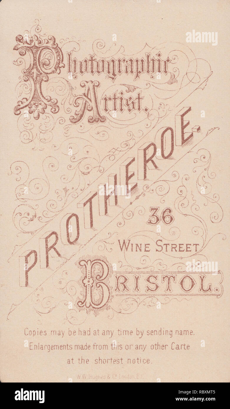 Pubblicità vittoriano CDV (Carte De visite) che mostra l'illustrazione e la calligrafia da Protheroe artista fotografico, 36 Strada del Vino, Bristol, Inghilterra Foto Stock