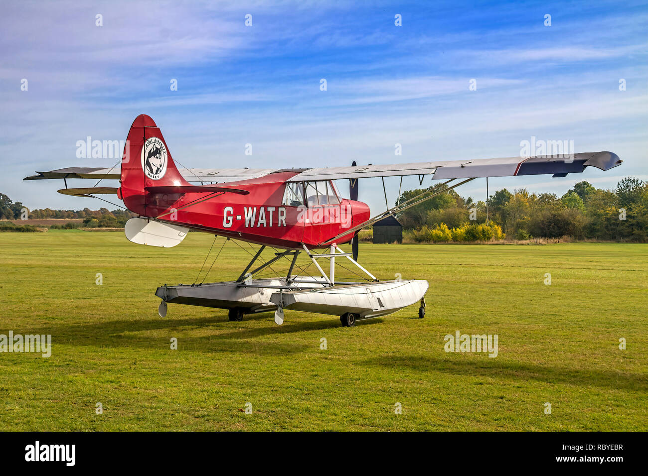 Clipper Aviation's 1988 Aviat una-1 Husky G-WATR parcheggiato al sole nel vecchio Warden, Regno Unito nel 2018. Foto scattate con una Canon EOS 7D fotocamera. Foto Stock
