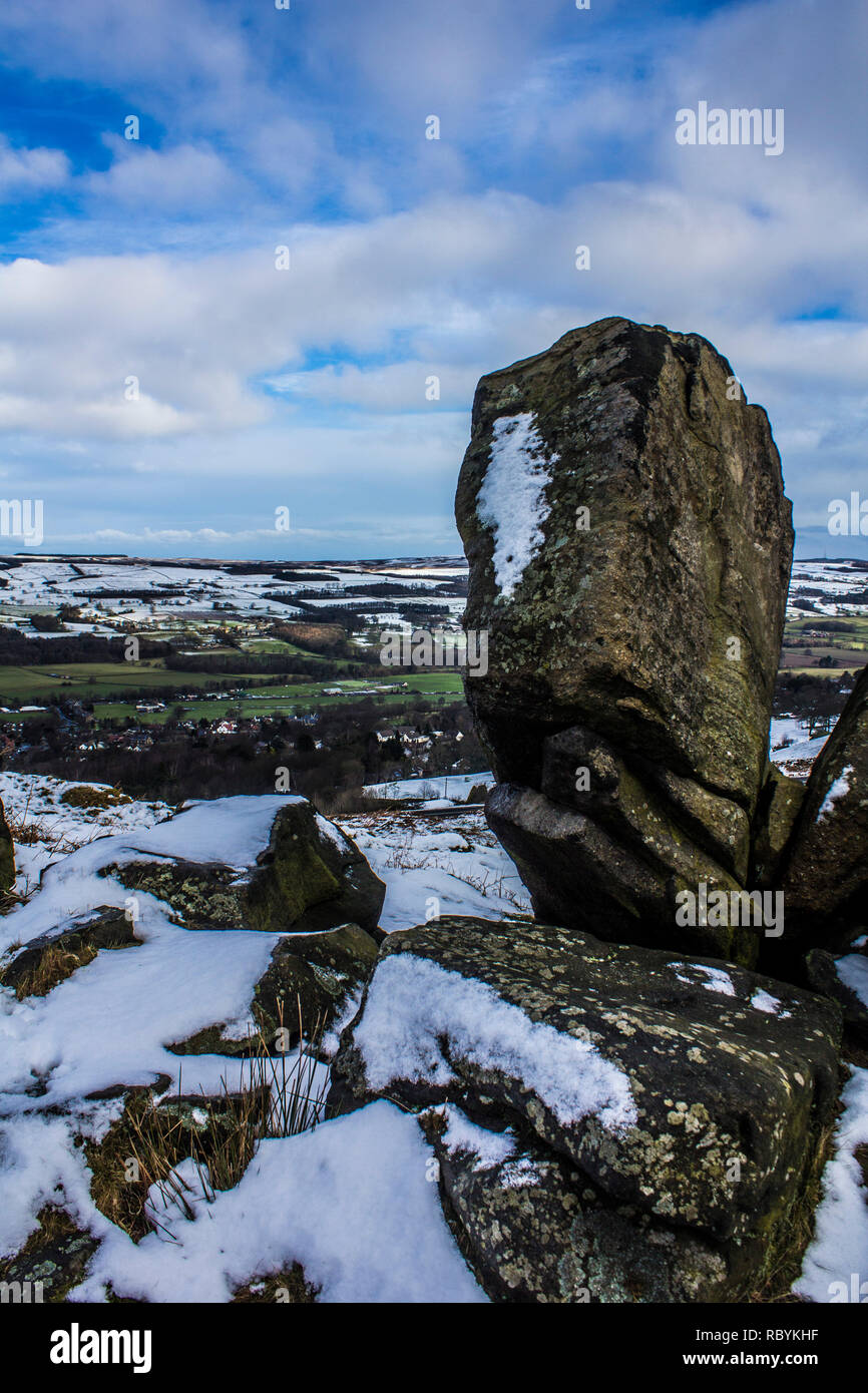 Ilkley Moor, West Yorkshire, coperte di neve in inverno Foto Stock