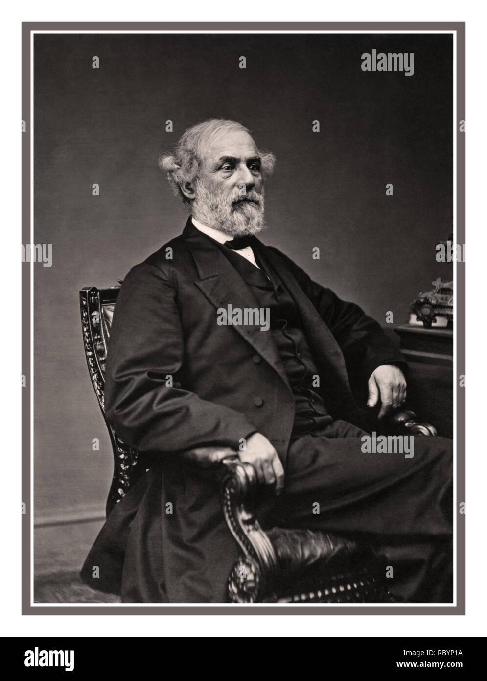 ROBERT E LEE Archive 1860's B&W formale di immagine ritratto del generale confederato Robert E. Lee nel maggio 1869 il generale in capo degli eserciti degli Stati Confederati Foto Stock