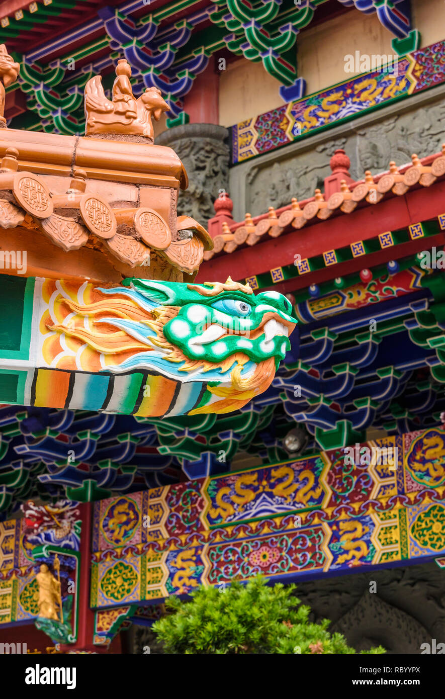 Intagliato testa di serpente dettaglio dettaglio al Monastero Po Lin, Isola di Lantau, Hong Kong Foto Stock