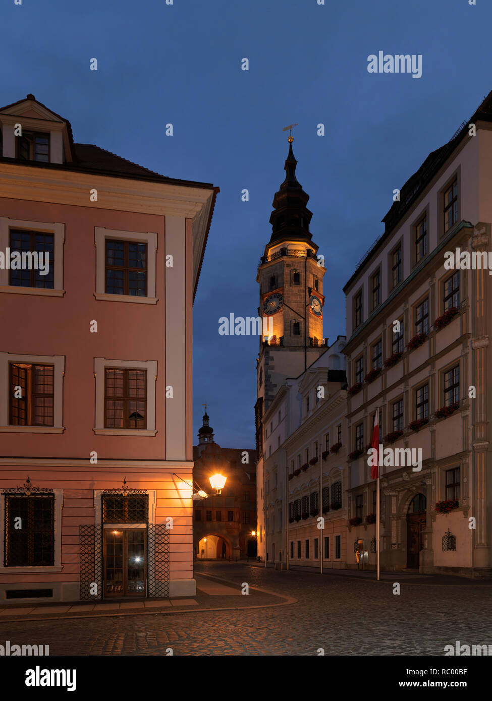 Blick vom Hotel Börse (links) auf den Rathausturm, Untermarkt 16, Görlitz, Sachsen, Deutschland, Europa | vista dall'Hotel Börse alla torre di di Foto Stock