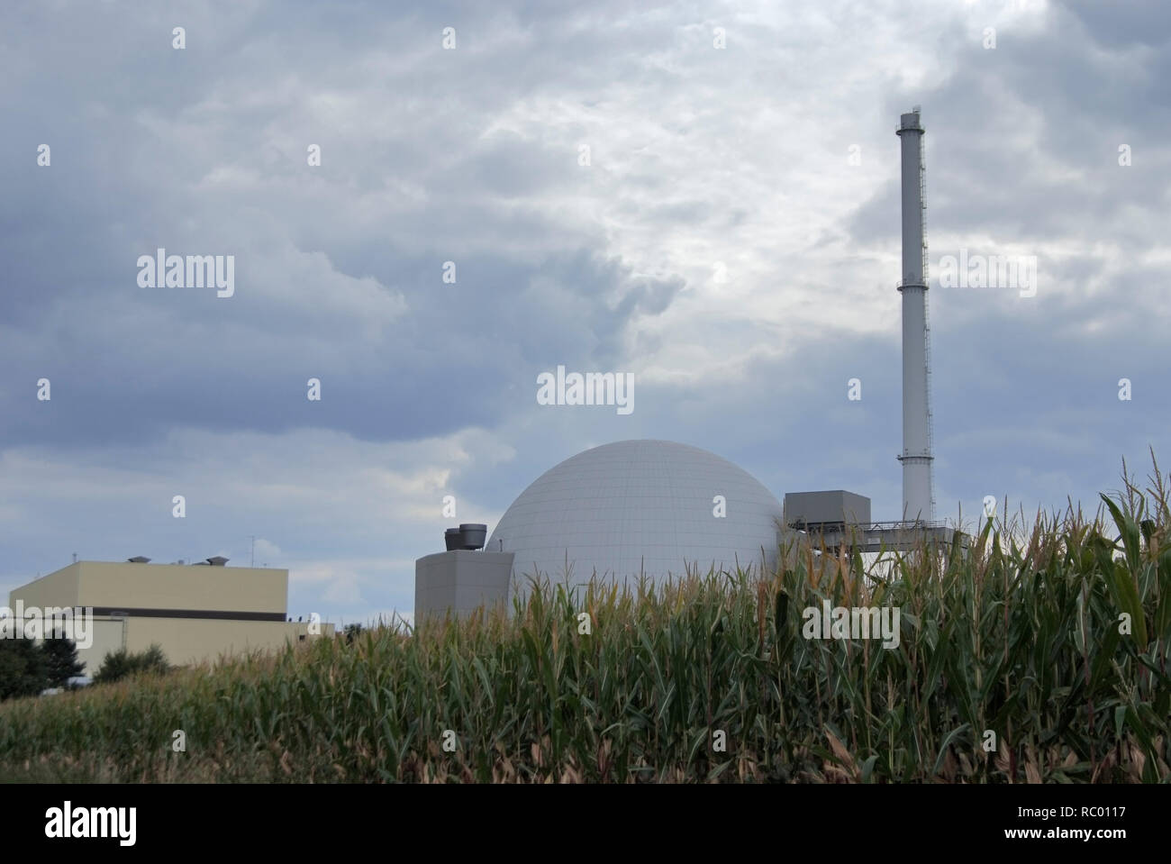 Gemeinschaftskernkraftwerk Grohnde, Gemeinde Emmerthal, Landkreis Hameln-Pyrmont, Naturpark Weserbergland Schaumburg-Hameln, Niedersachsen, Deutschlan Foto Stock