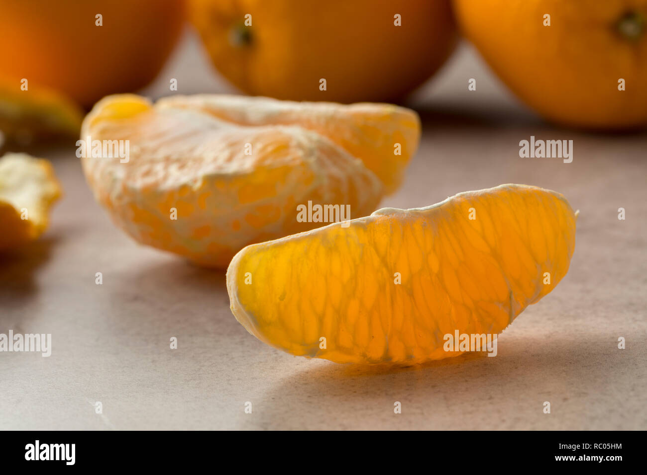Fresco e salutare succosa segmento arancione closeup Foto Stock