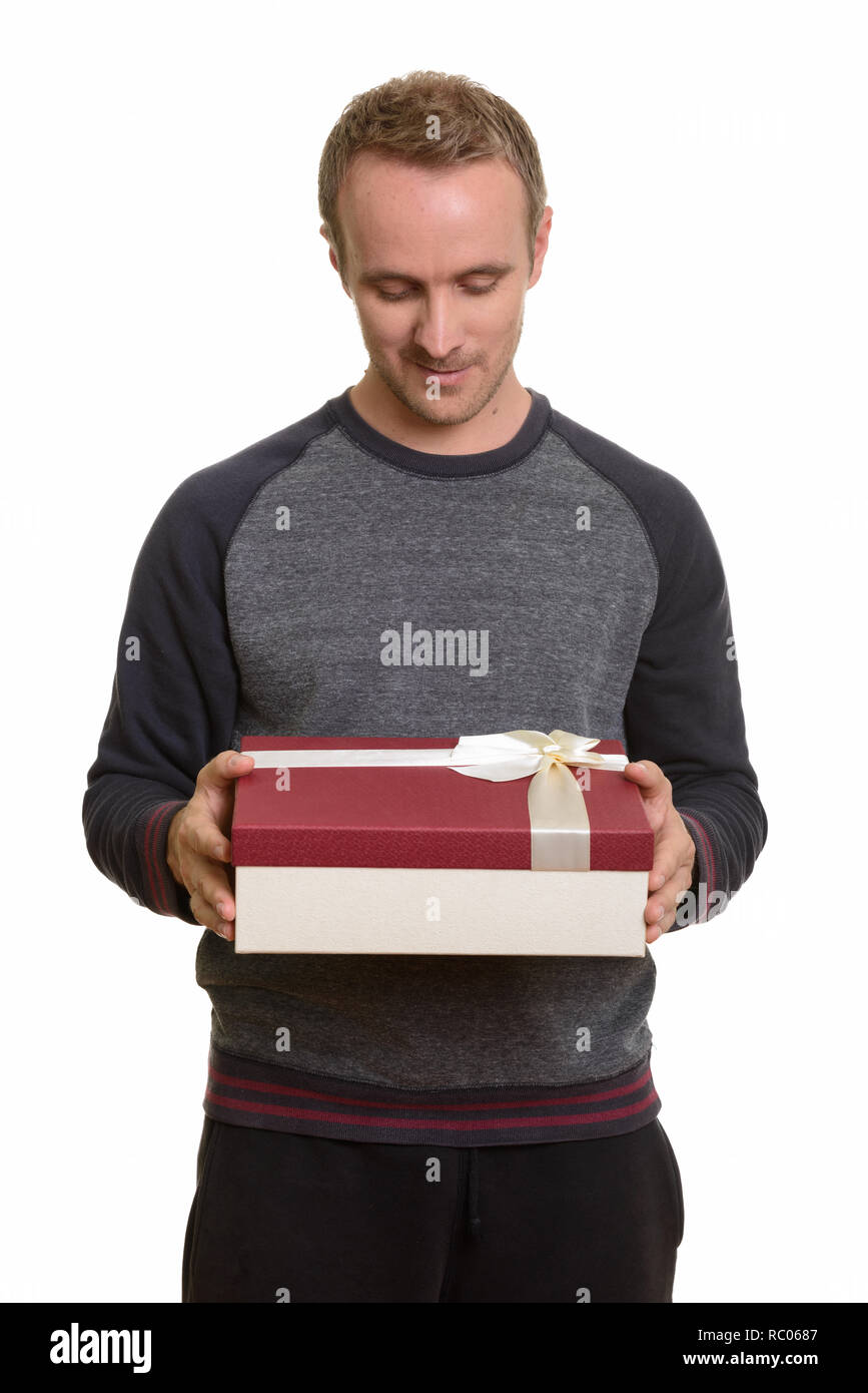 Bel uomo caucasico azienda confezione regalo pronto per San Valentino da Foto Stock
