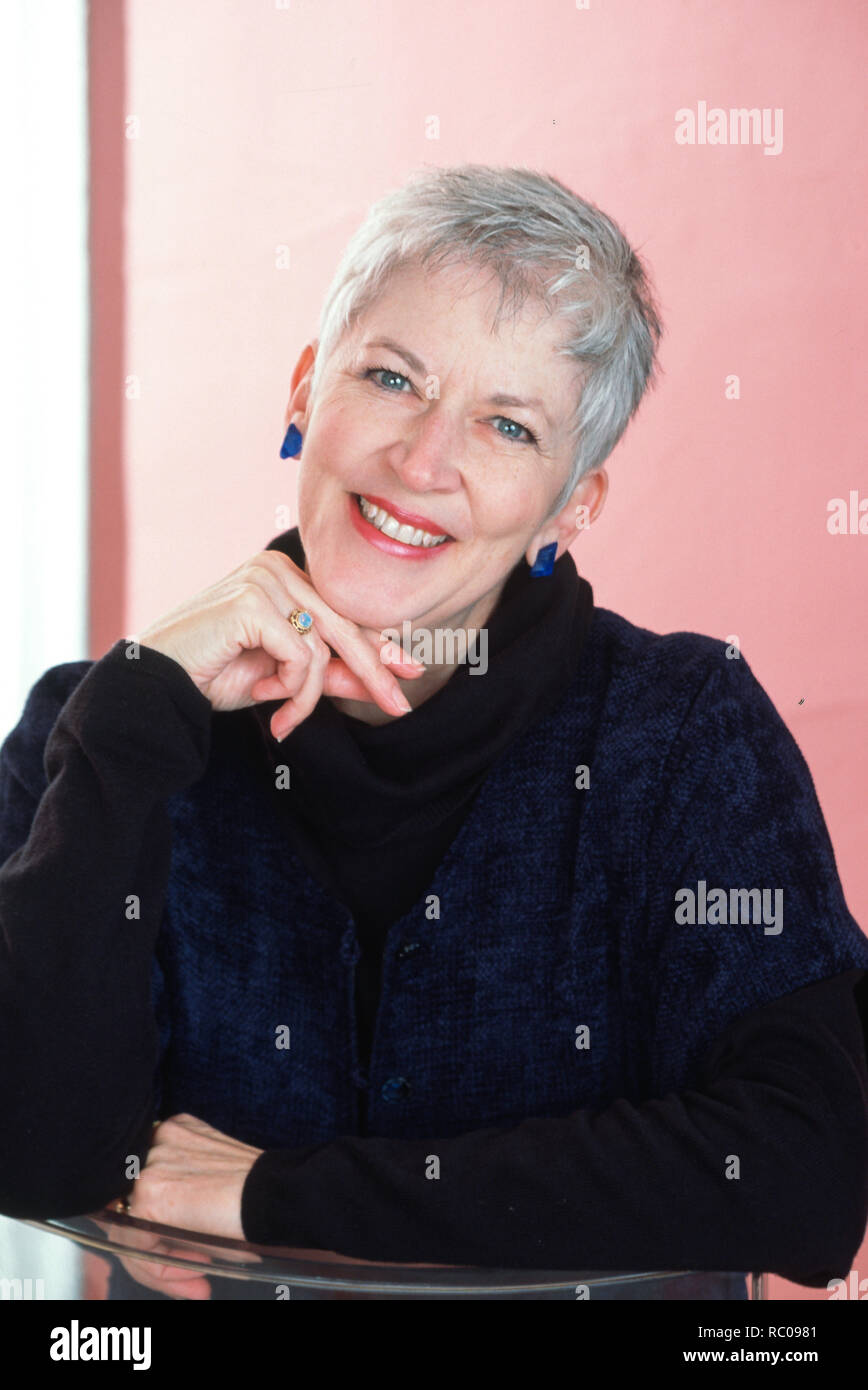 Felice donna matura sorrisi a fotocamera, STATI UNITI D'AMERICA Foto Stock