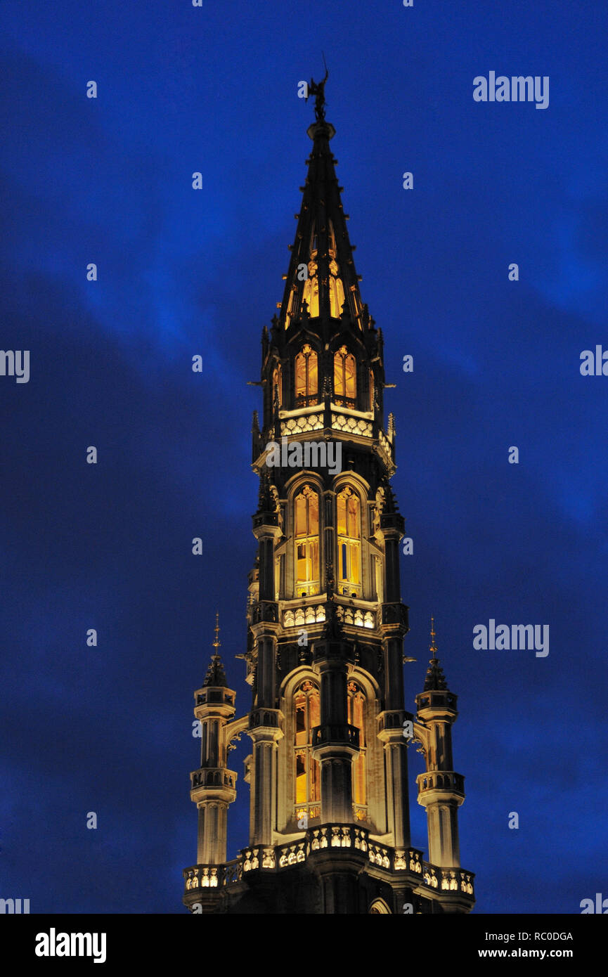 Il Rathaus am Großen Platz, Marktplatz, Grote Markt, Grand Place, Brüssel, Belgien, Europa | Town Hall presso il Grand Place, il Grote Markt, Bruxelles, Belg Foto Stock