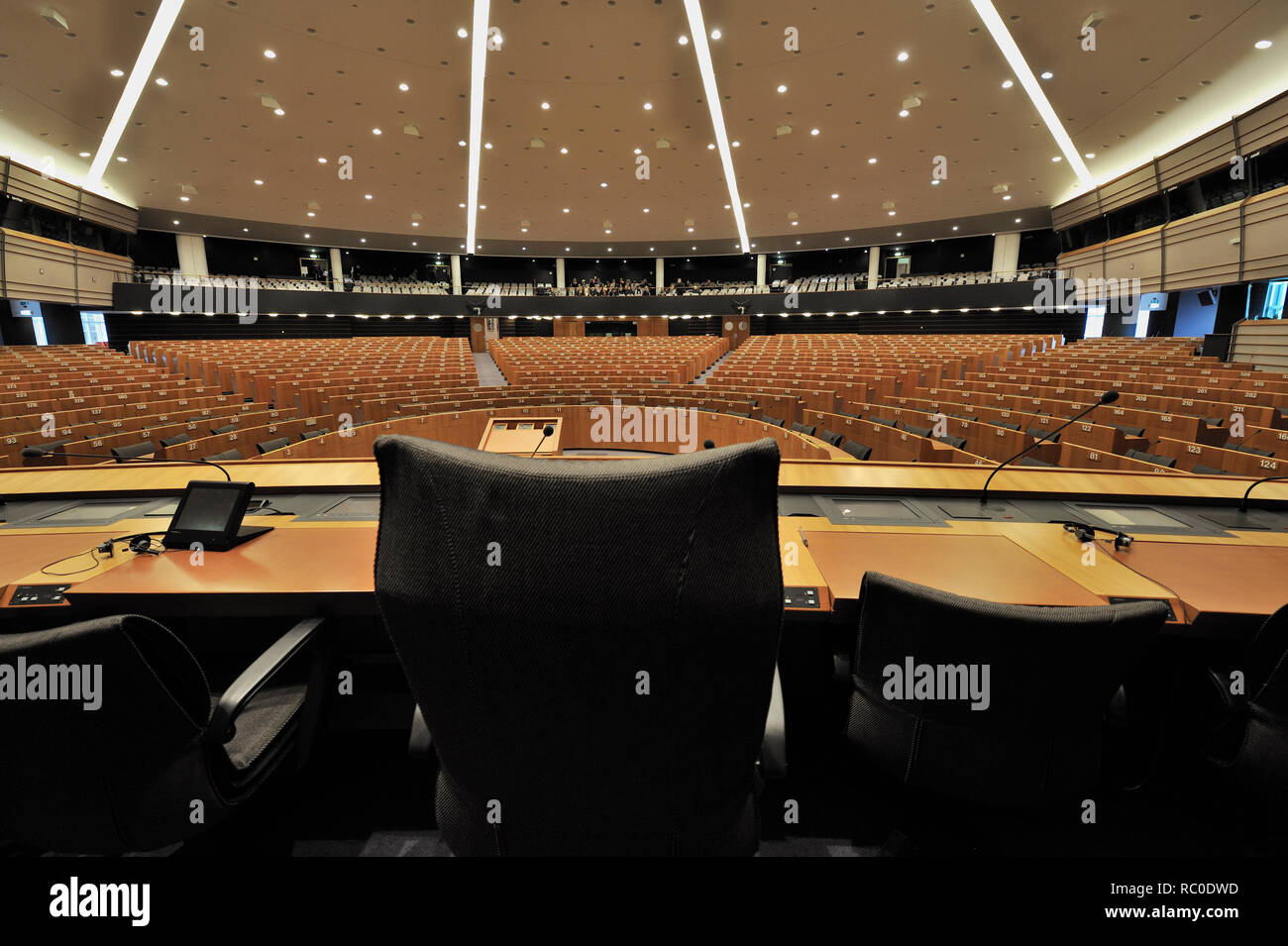 Ue-Parlamentsgebäude, Plenarsall des Brüsseler Sitzes des Europäischen Parlaments, Brüssel, Belgien, Europa | Palazzo del Parlamento della Comunità europea par Foto Stock