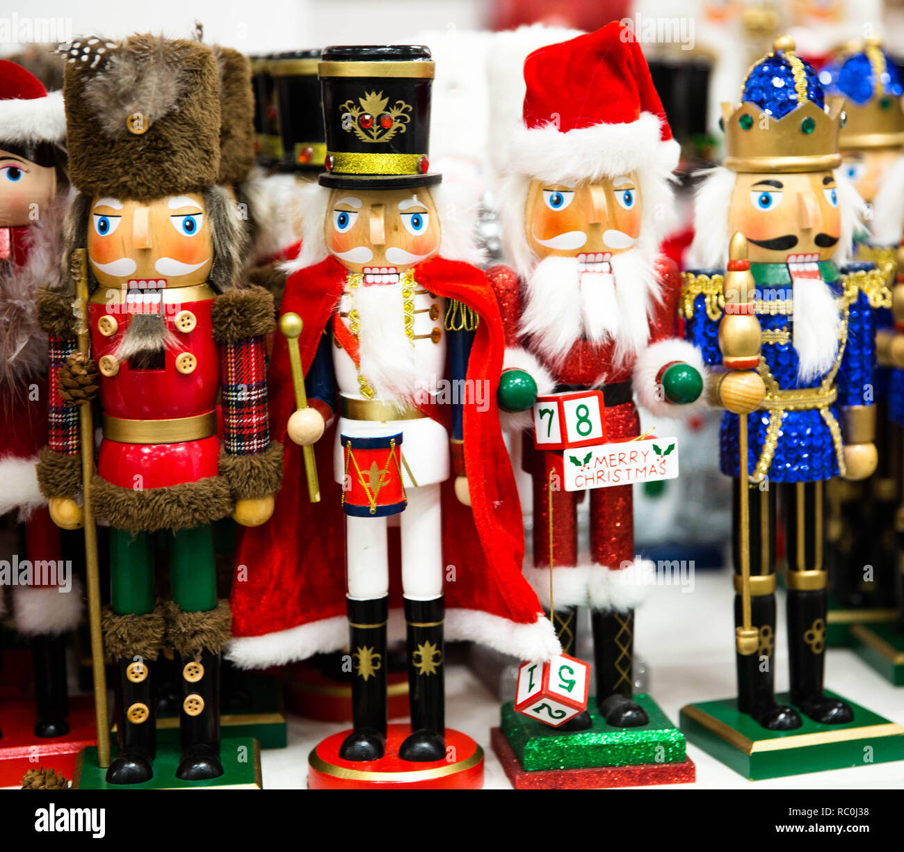 Raccolta di Natale dello schiaccianoci in legno soldatino figurine tradizionali per la decorazione di Natale Foto Stock