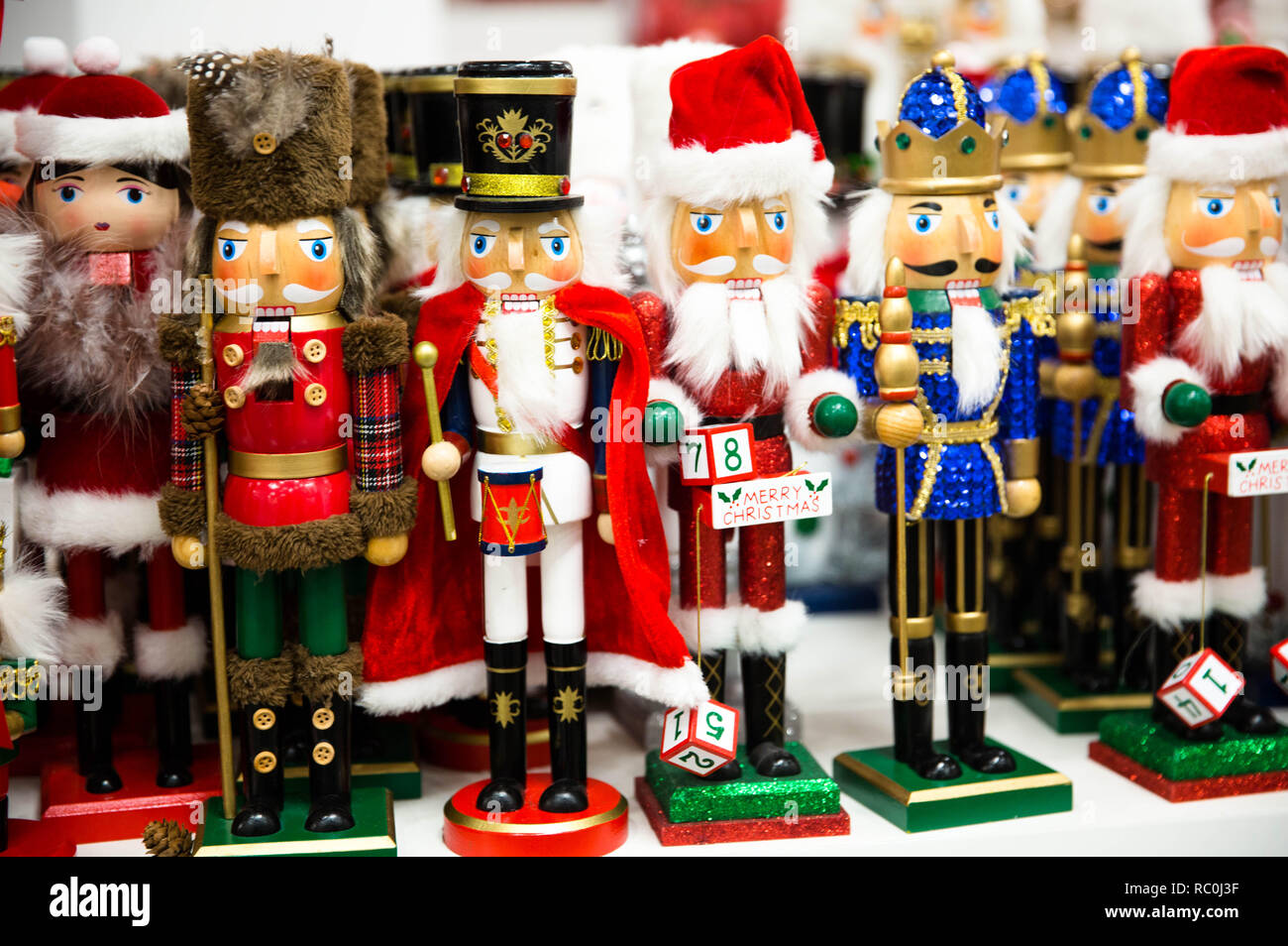 Raccolta di Natale dello schiaccianoci in legno soldatino figurine tradizionali per la decorazione di Natale Foto Stock