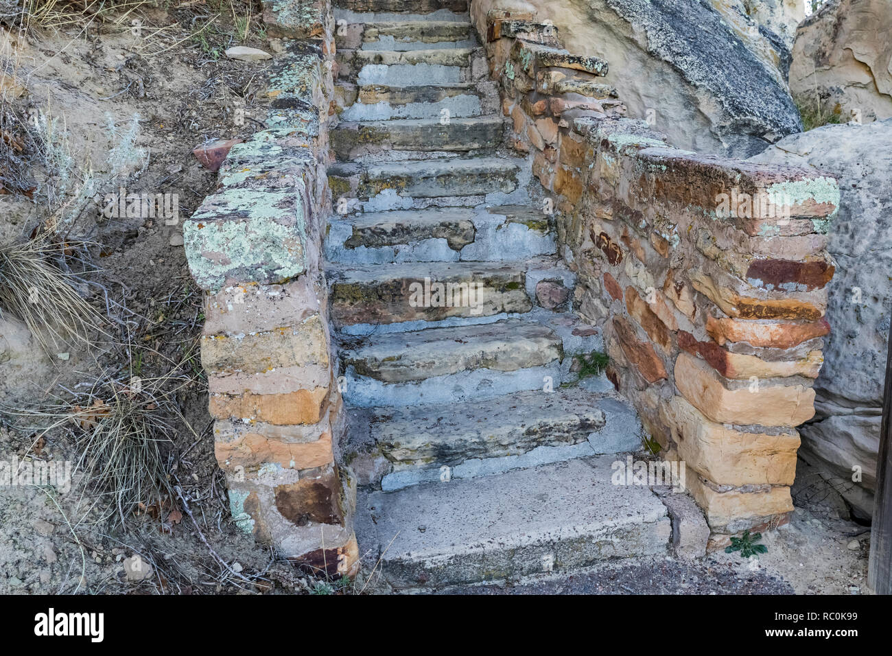 Una scalinata di pietra costruito dai lavori civili lavori di amministrazione di programma durante la Grande depressione lungo la cima di Mesa Trail in El Morro monumento nazionale Foto Stock