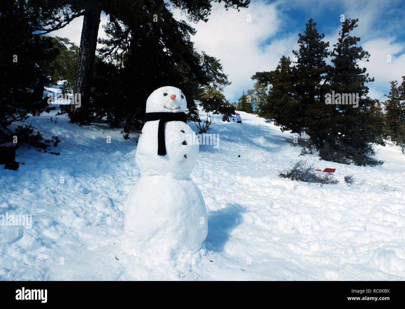 Un pupazzo di neve sulle pendici del monte Olimpo in i Monti Troodos, Cipro. Foto Stock