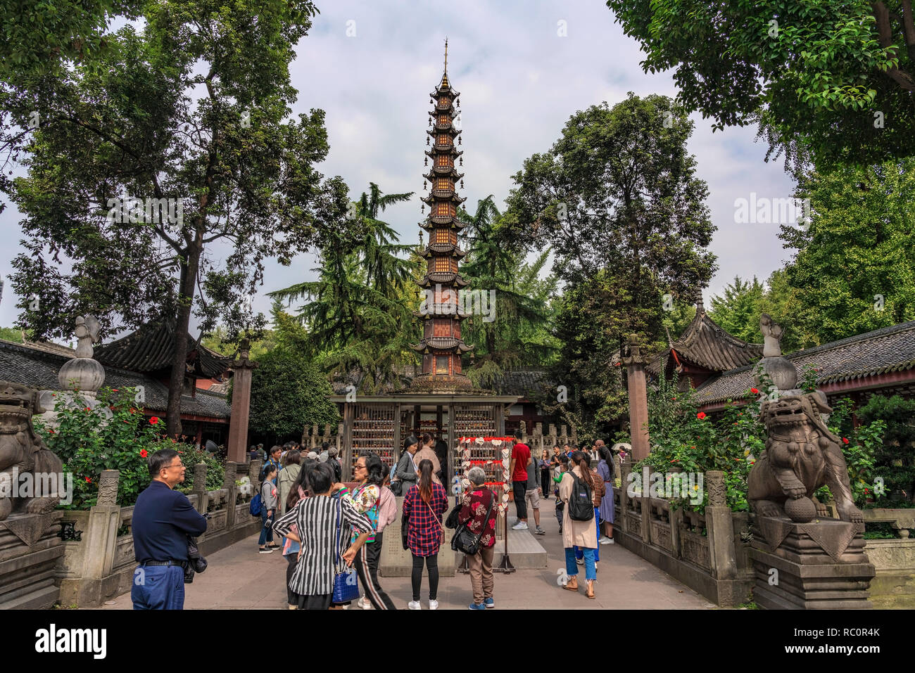 CHENGDU, Cina - 04 ottobre: Tradizionale santuario buddista e giardino natura al monastero di Wenshu, una popolare destinazione di viaggio su ottobre 04, 2018 in ch Foto Stock