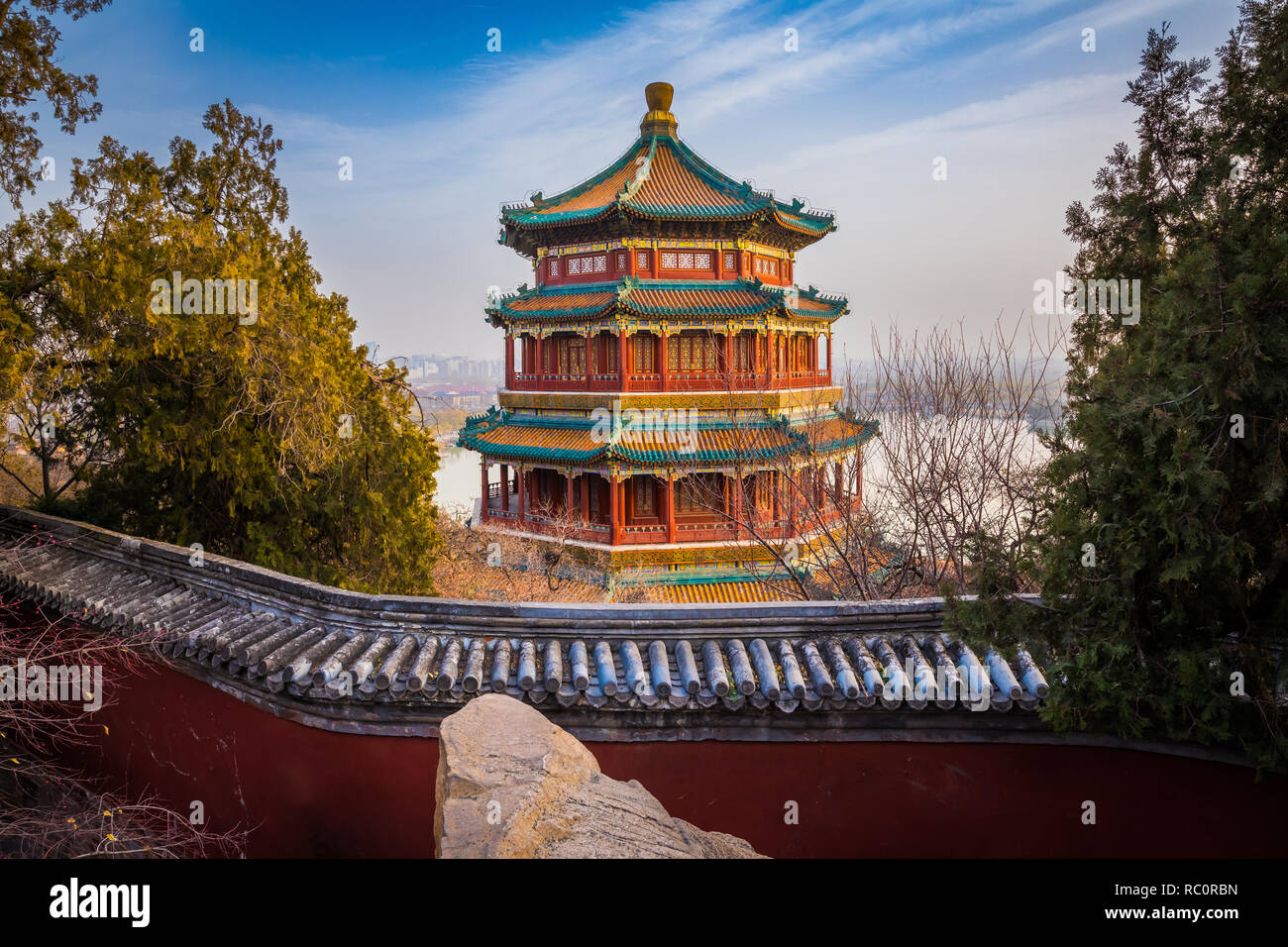 Il palazzo d'Estate (cinese: 頤和園), è un vasto complesso di laghi, giardini e palazzi di Pechino. Era un Giardino Imperiale della Dinastia Qing. Principalmente d Foto Stock