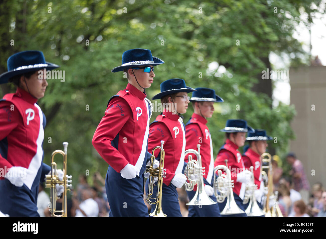 Washington, Stati Uniti d'America - Luglio 4, 2018 Il giorno dell indipendenza nazionale Parade, la Pulaski Blue Devils marching band, da Pulaski, New York Foto Stock
