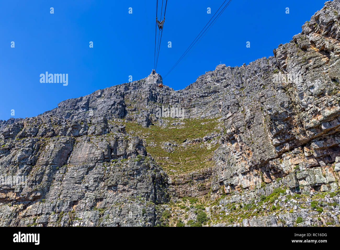 Cabinovia di Table Mountain top vista dal punto di partenza. Foto Stock