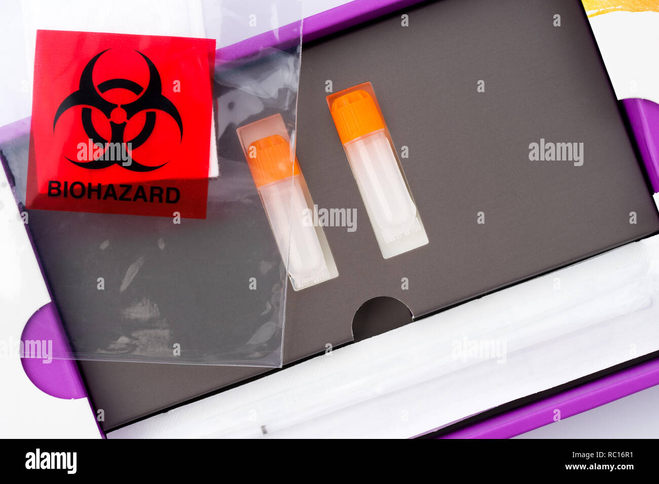 Il prelievo di campioni di test del DNA, close-up Foto Stock