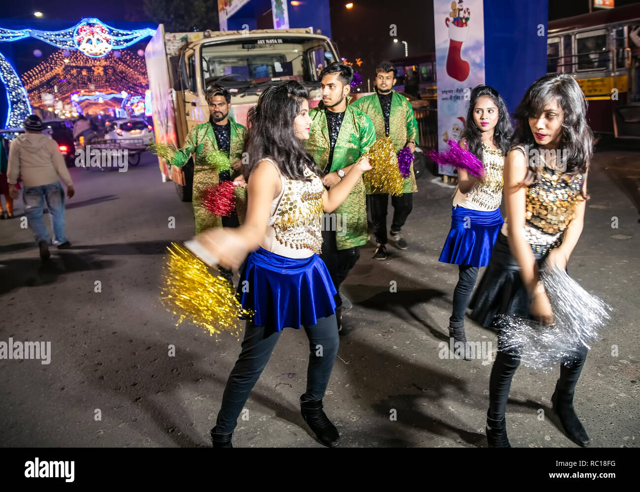 Vigilia di Natale,street dance-show,troupe moderno,Sreebhumi,Kolkata,l'India. Foto Stock