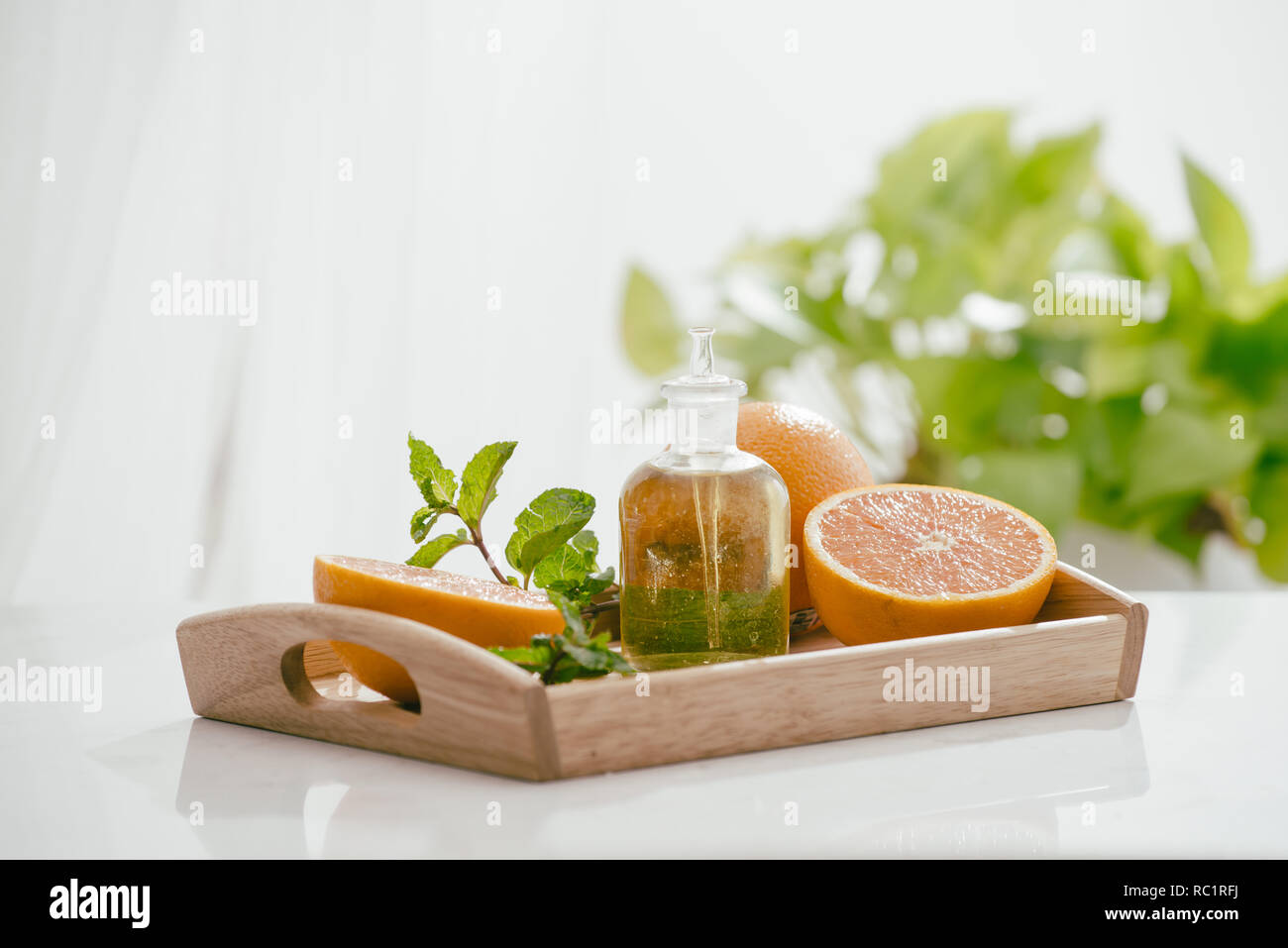 Olio Essenziale di Arancio Foto Stock
