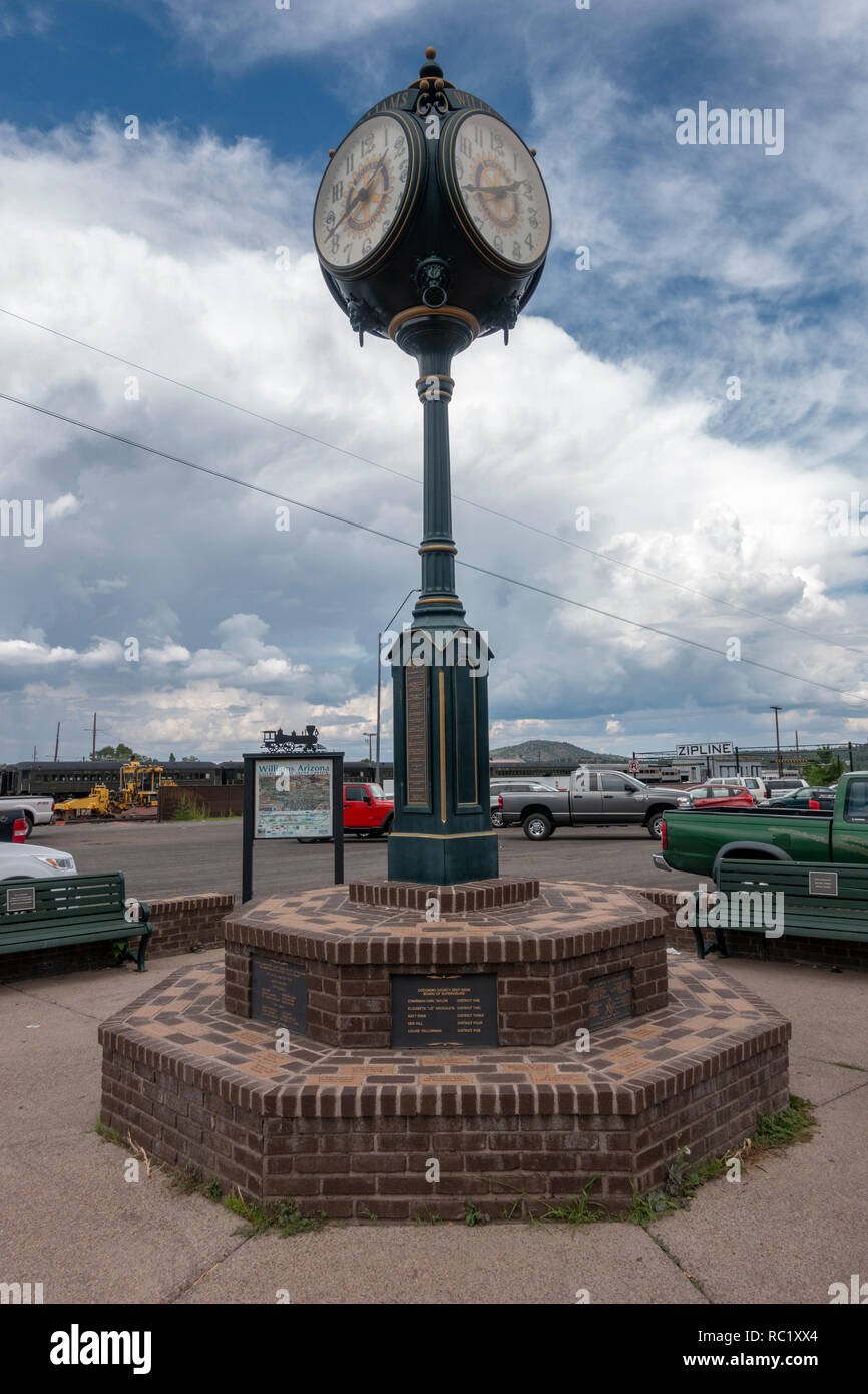 Ornati di clock esterno in Williams, noto come il gateway per il Parco Nazionale del Grand Canyon, in Northern Arizona, Stati Uniti d'America. Foto Stock