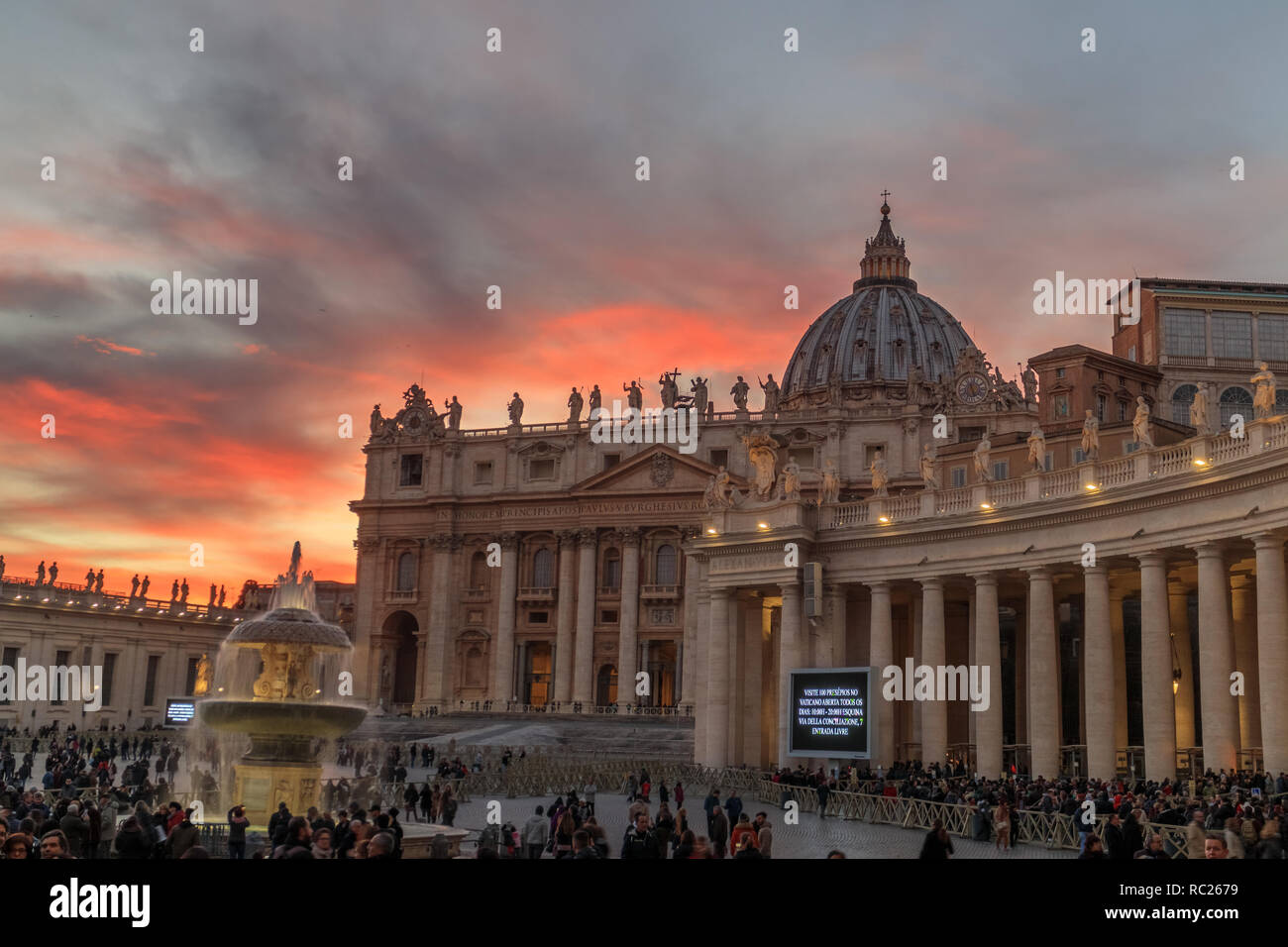 La Chiesa di San Pietro in Roma al tramonto Foto Stock