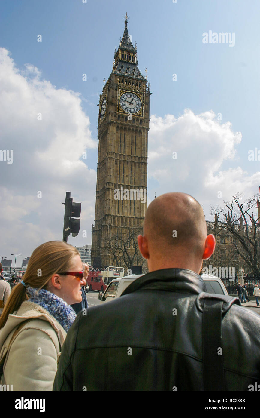Scena di strada vicino al Big Ben e a Westminster Palace, il Parlamento, il London, Great-Brrain, REGNO UNITO Foto Stock