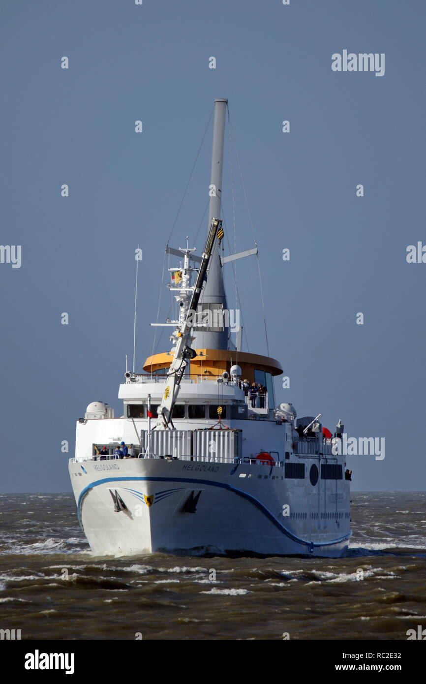 La nave passeggeri Helgoland arriva il 20 marzo 2016 presso il porto di Cuxhaven provenienti dall'Isola Helgoland. Foto Stock