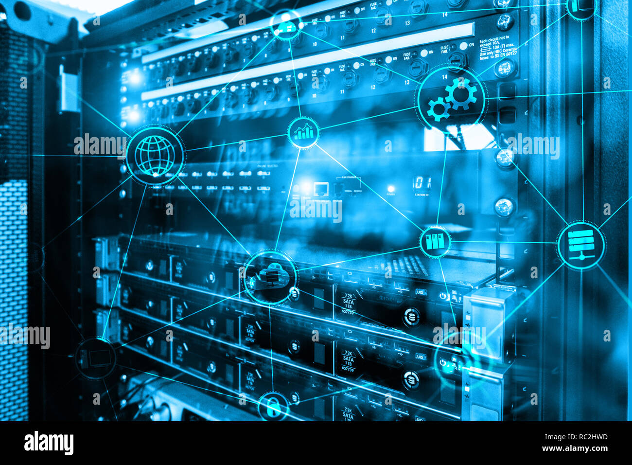 La tecnologia cloud di infrastruttura di computing e comunicazione. Concetto di Internet Foto Stock