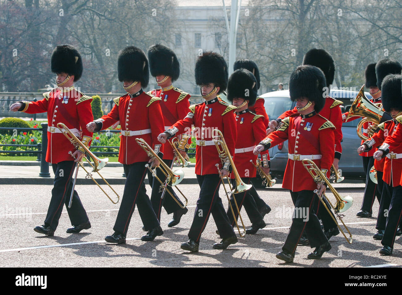 Modifica della Guardia a Buckingam Palace di Londra, Gran Bretagna, Regno Unito Foto Stock