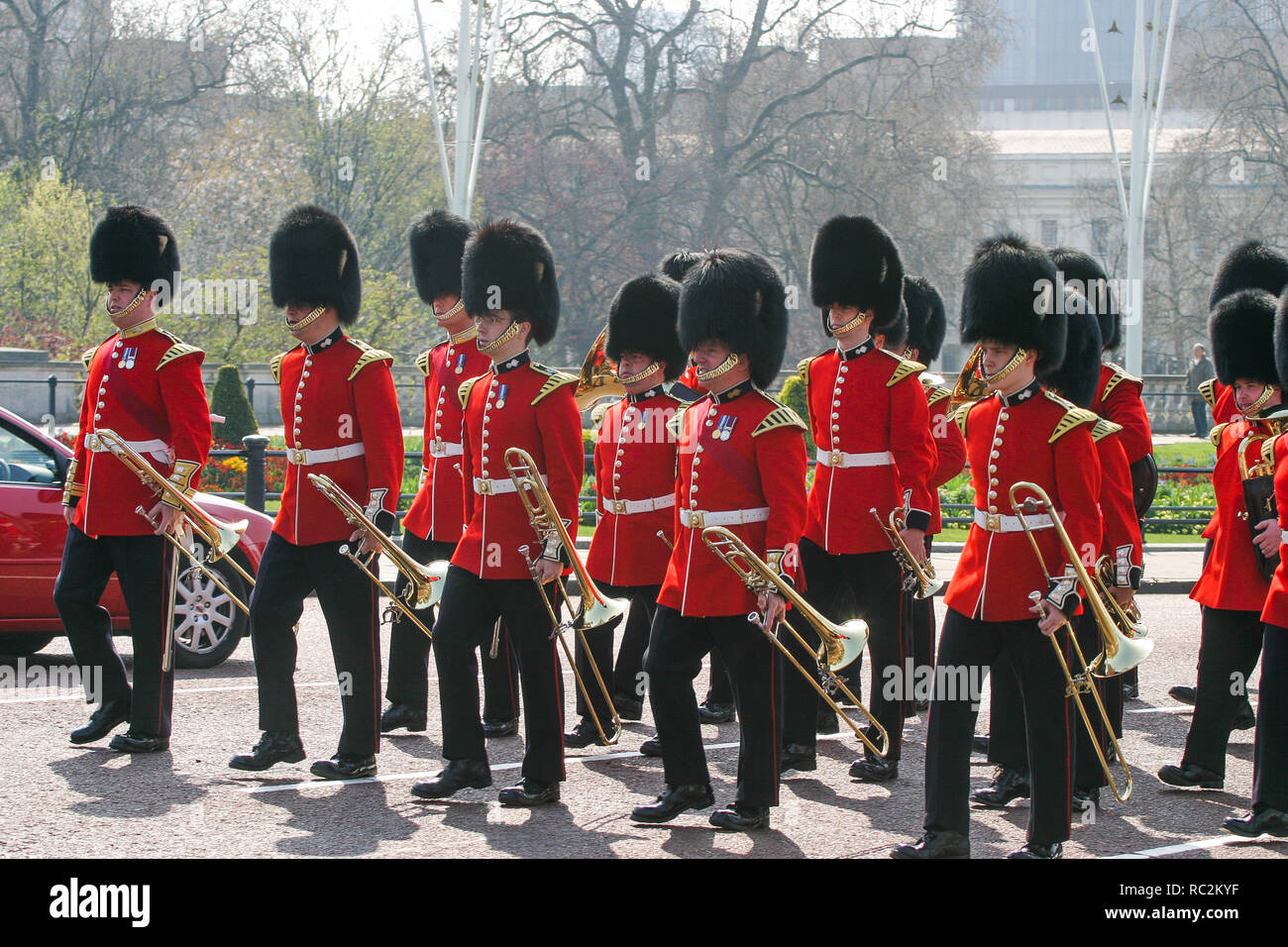 Modifica della Guardia a Buckingam Palace di Londra, Gran Bretagna, Regno Unito Foto Stock