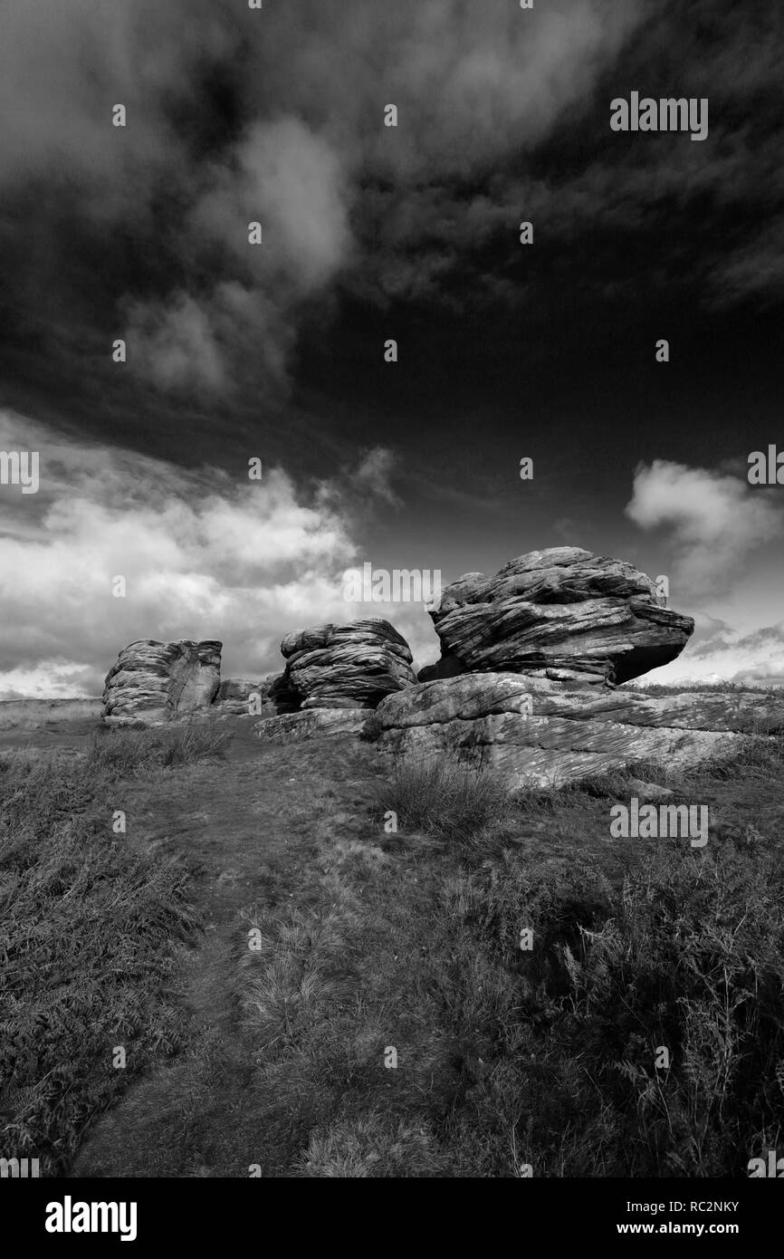 Le tre navi Gritstones sul bordo di Birchen, Parco Nazionale di Peak District, Derbyshire, Inghilterra, Regno Unito queste sono denominate dopo i tre storici British fi Foto Stock