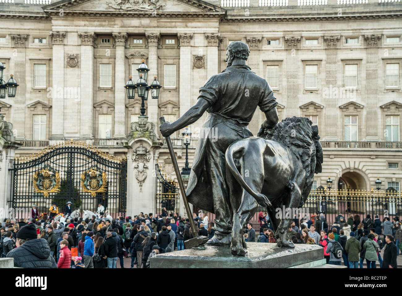 Statua des Queen Victoria Memorial vor dem Buckingham Palace di Londra, Vereinigtes Königreich Großbritannien, Europa | statua della regina Victoria di me Foto Stock