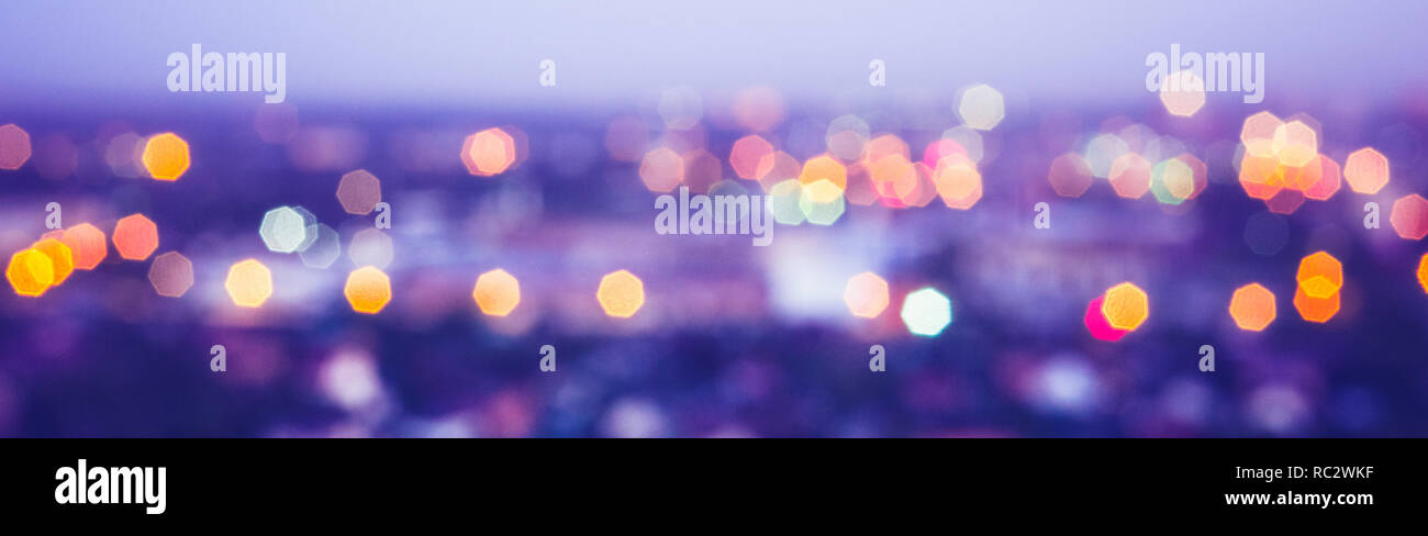 Luci della città la sfocatura bokeh di fondo Foto Stock