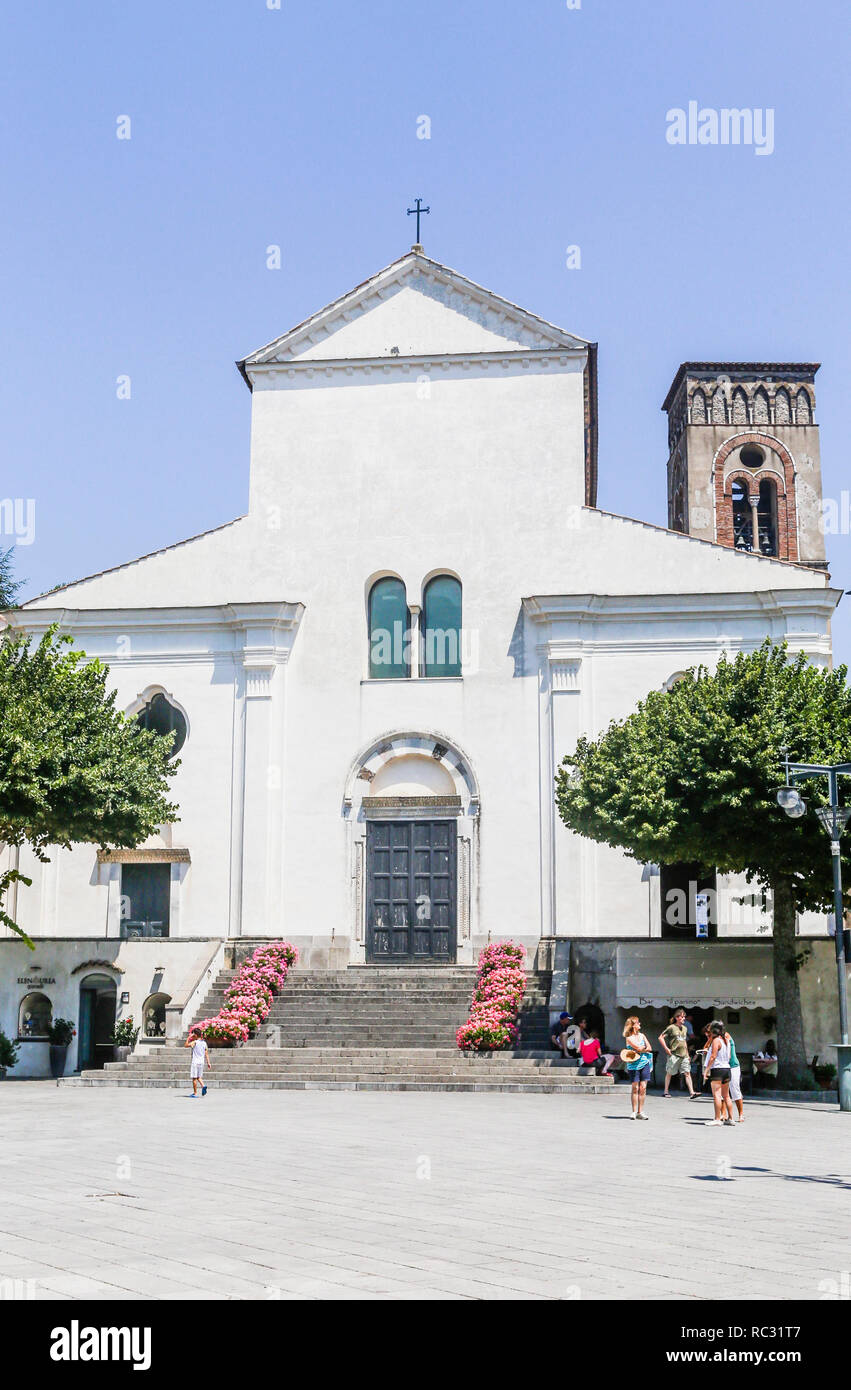 Cattedrale Chiesa del Duomo di Ravello ,costiera amalfitana, il Mar Mediterraneo a sud italia Foto Stock