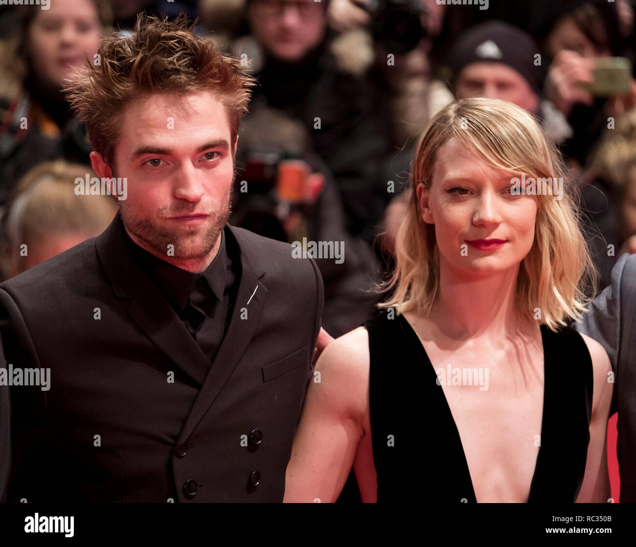 Robert Pattinson, Mia Wasikowska - Premiere des Spielfilms 'Damsel', Berlinale 2018, 16. Februar 2018, Berlino. Foto Stock