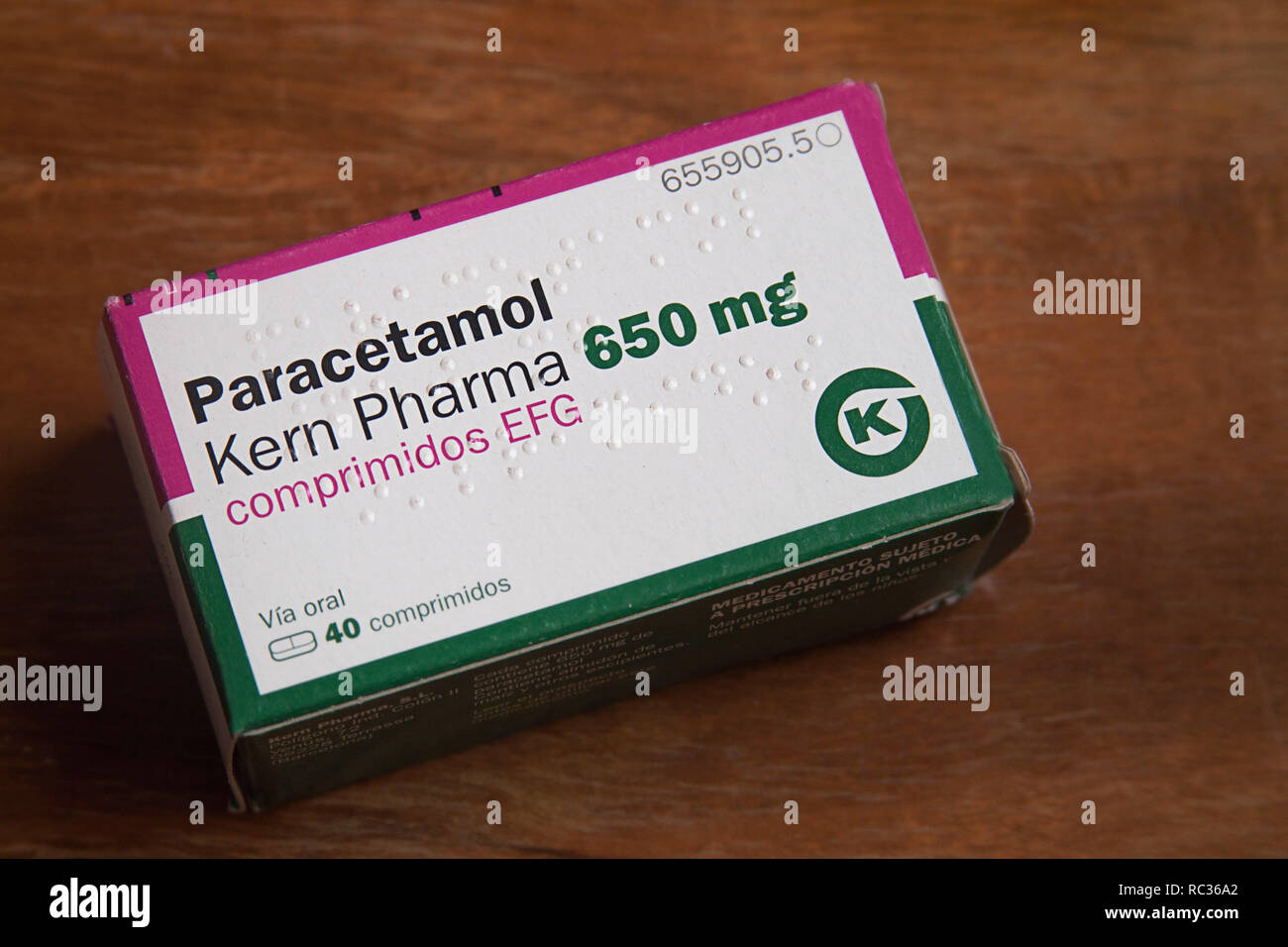 Il paracetamolo, noto anche come acetaminofene e APAP, è un farmaco  utilizzato per trattare il dolore e febbre. È tipicamente usato per il  dolore moderato sollievo Foto stock - Alamy