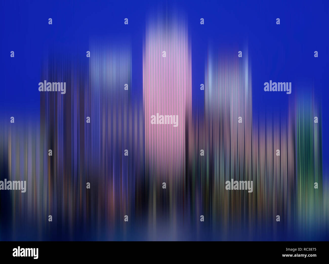Canary Wharf skyline shot attraverso il fiume Tamigi artistici con effetto di sfocatura Foto Stock
