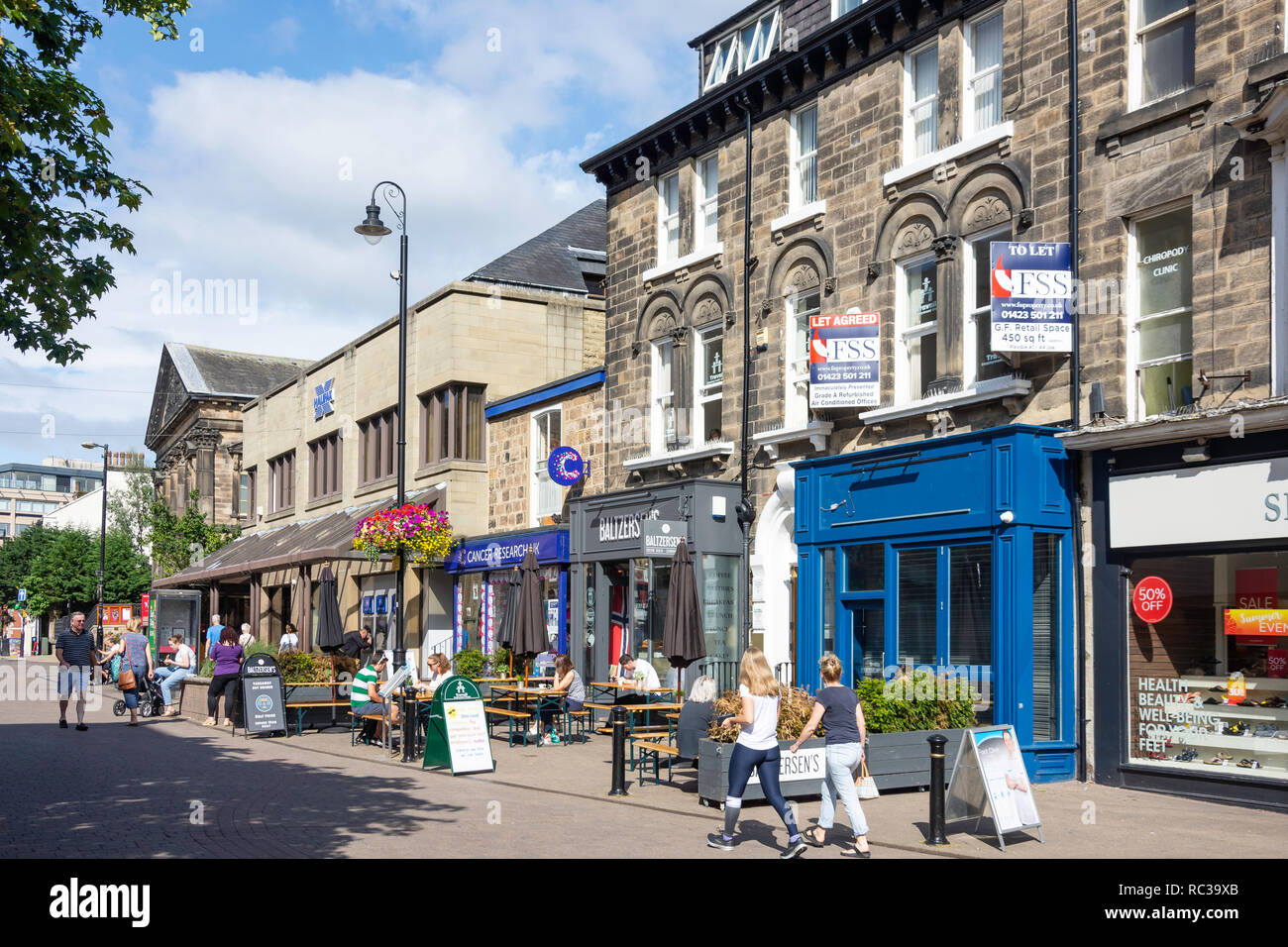 Baltzersens bakery & cafe, Oxford Street, Harrogate, North Yorkshire, Inghilterra, Regno Unito Foto Stock