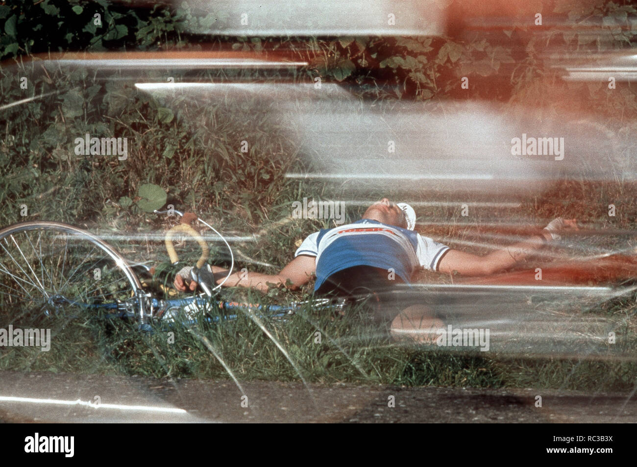 Pellicola originale titolo: LE VÉLO DE GHISLAIN LAMBERT. Titolo inglese: GHISLAN LAMBERT la bicicletta. Anno: 2001. Direttore: PHILIPPE HAREL. Credito: LAZENNEC PROD/TF1 FILM PROD/STUDIO CANAL/AF PROD / Album Foto Stock